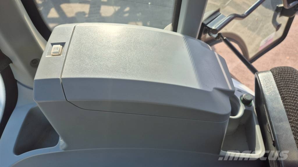 Valtra T 254 الجرارات