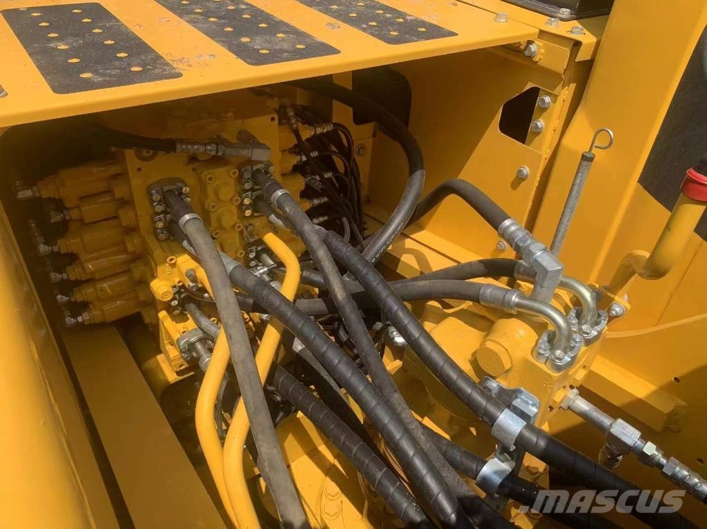 Komatsu PC 200-8 中型油圧ショベル 7ｔ-12ｔ（ユンボ・パワーショベル・バックホー）