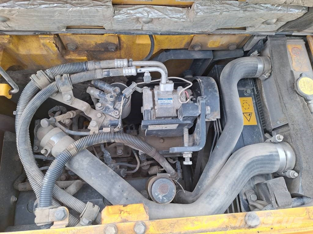 Komatsu PW 118 MR-8 (+ 3 buckets) Wielgraafmachines
