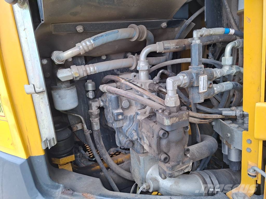 Komatsu PW 118 MR-8 (+ 3 buckets) Wielgraafmachines