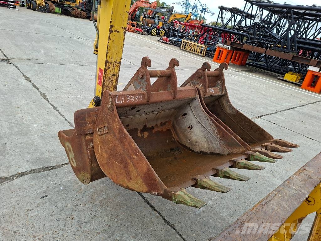 Komatsu PW 118 MR-8 (+ 3 buckets) Wielgraafmachines