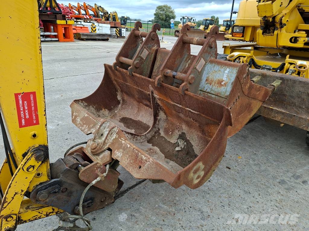 Komatsu PW 118 MR-8 (+ 3 buckets) Wielgraafmachines