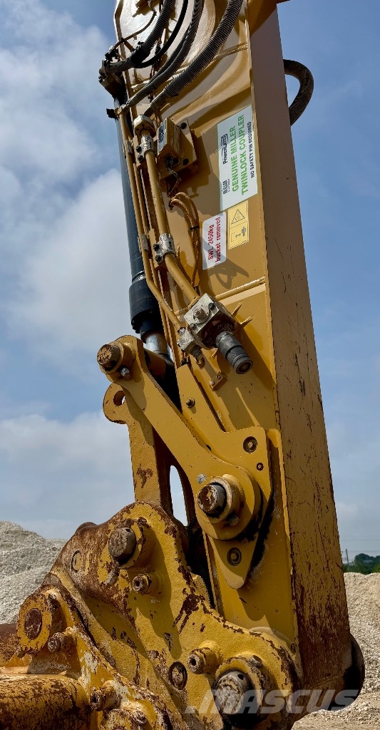 CAT 320 Rupsgraafmachines