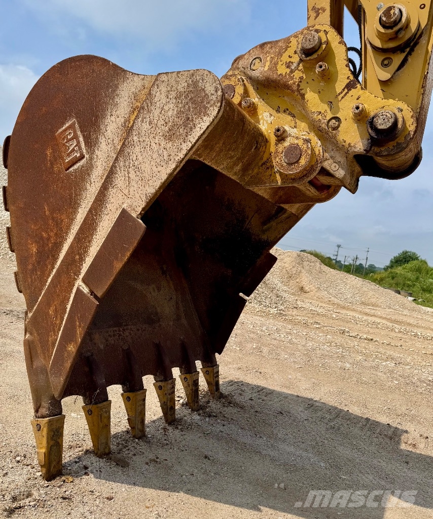 CAT 320 Rupsgraafmachines
