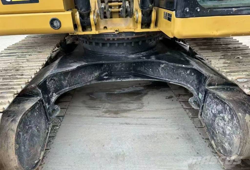 CAT 323 GC Bagri goseničarji