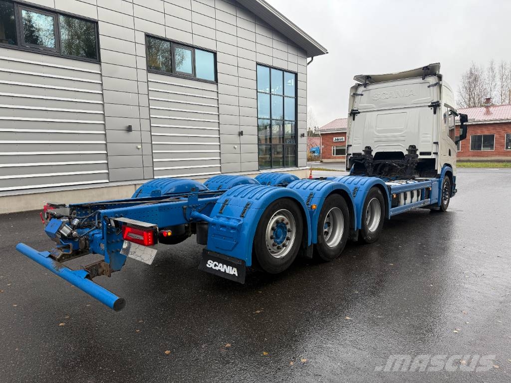 Scania G560 8X4*4 Chassis met cabine