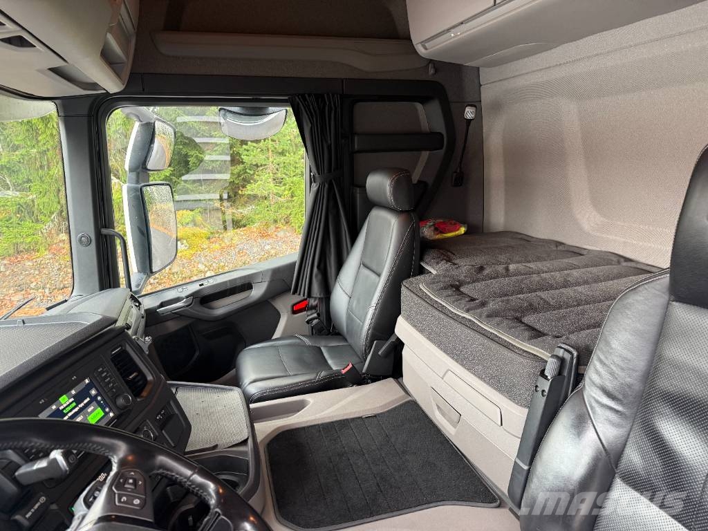 Scania G560 8X4*4 Chassis met cabine