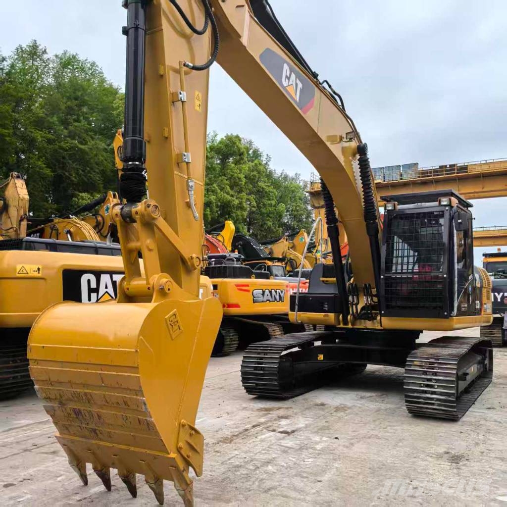 CAT 323 D L Lánctalpas kotrók