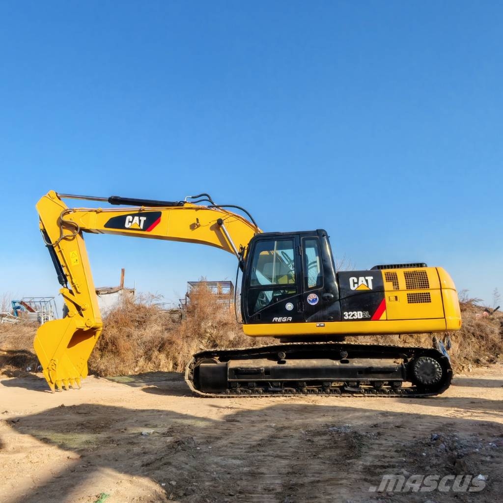 CAT 323 D L Pásová rýpadla
