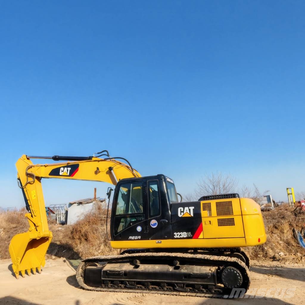 CAT 323 D L Pásová rýpadla