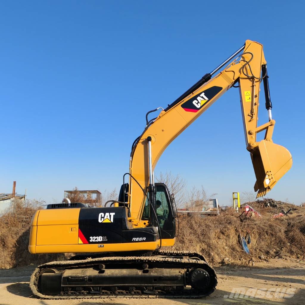 CAT 323 D L Pásová rýpadla
