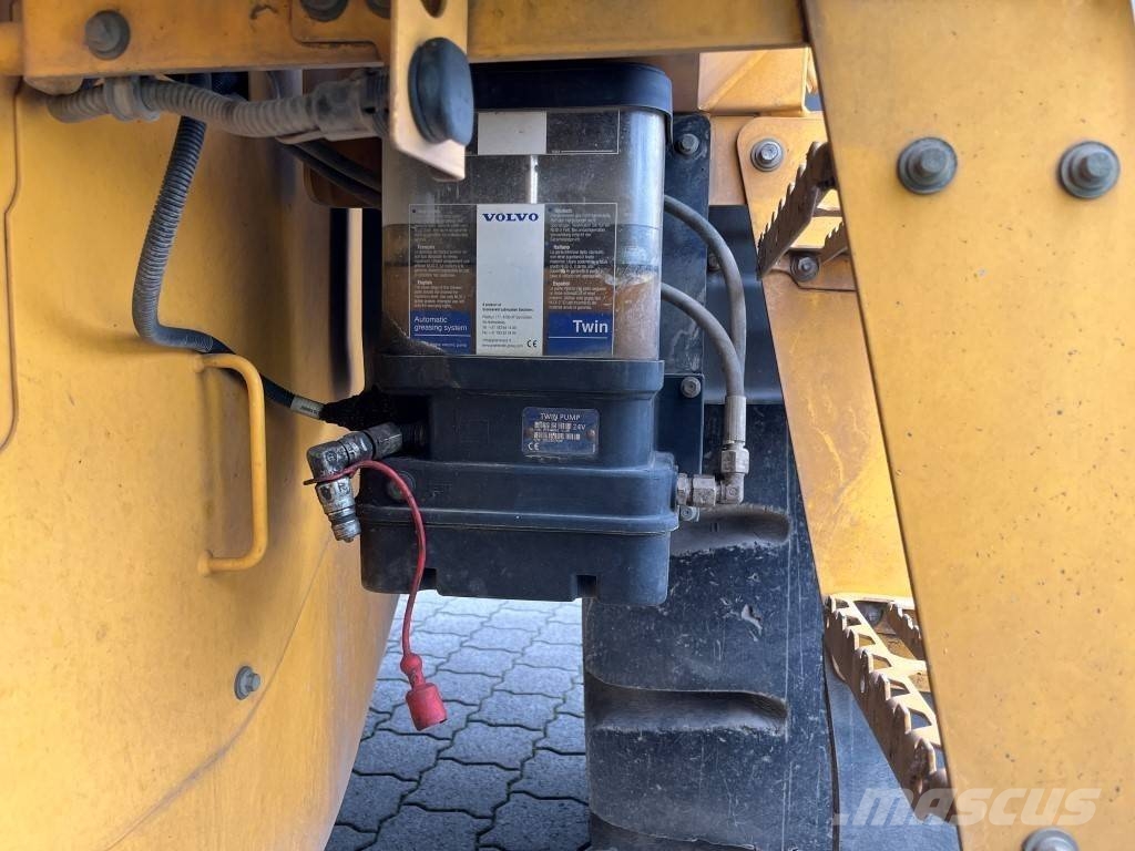 Volvo L 120 H Iekrāvēji uz riteņiem