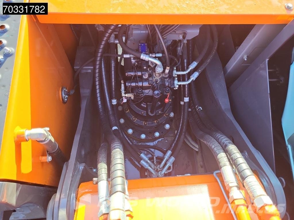 Hitachi ZX220 LC-5G Kāpurķēžu ekskavatori