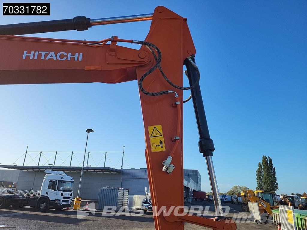 Hitachi ZX220 LC-5G Kāpurķēžu ekskavatori