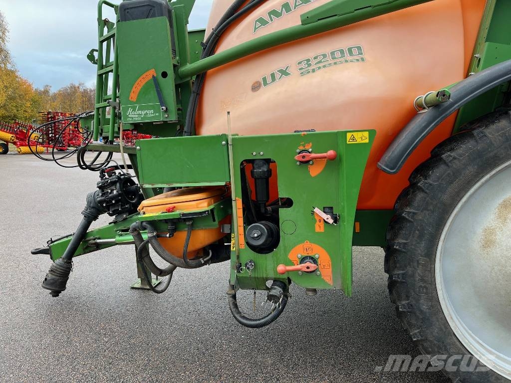 Amazone UX 3200 Special Getrokken spuitmachines