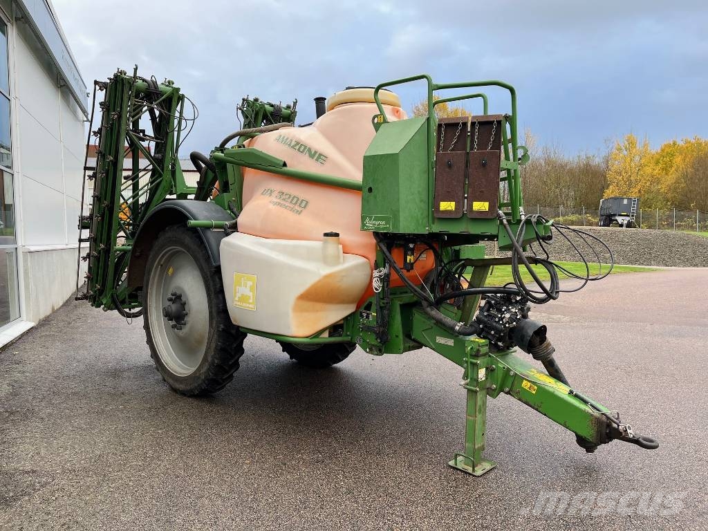 Amazone UX 3200 Special Getrokken spuitmachines