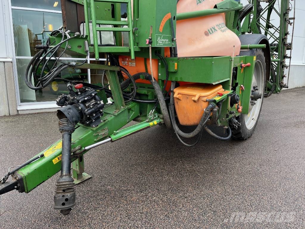 Amazone UX 3200 Special Getrokken spuitmachines