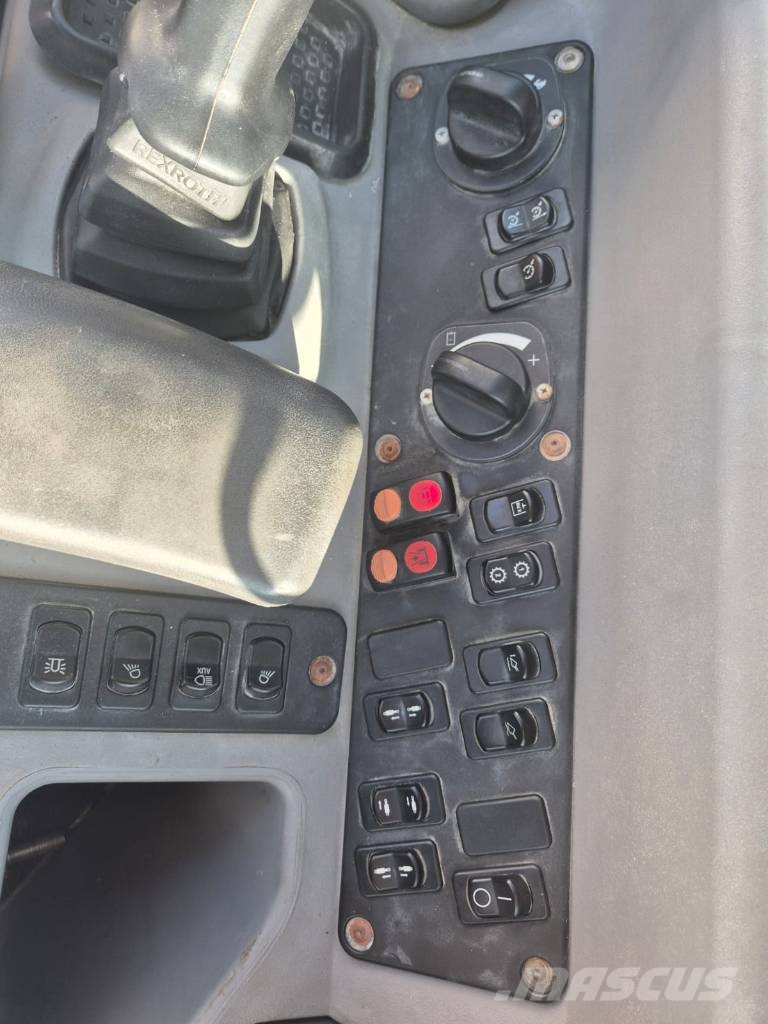 New Holland W 80 C Pyöräkuormaajat
