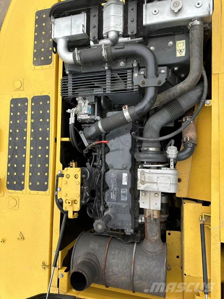 Komatsu PC 220-8 Gravemaskiner på larvebånd