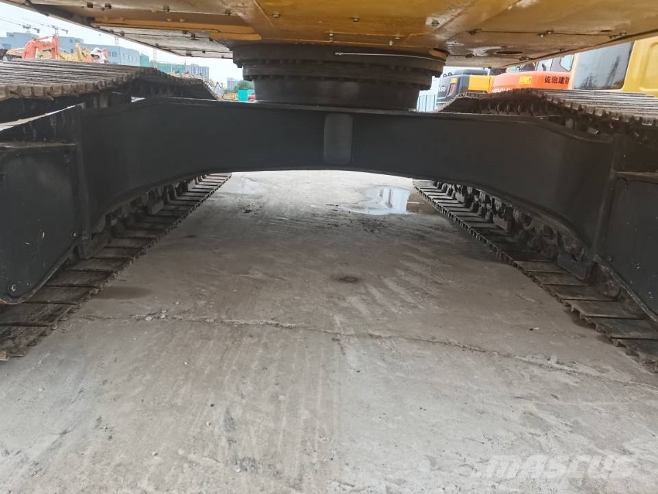 Komatsu PC 220-8 Gravemaskiner på larvebånd