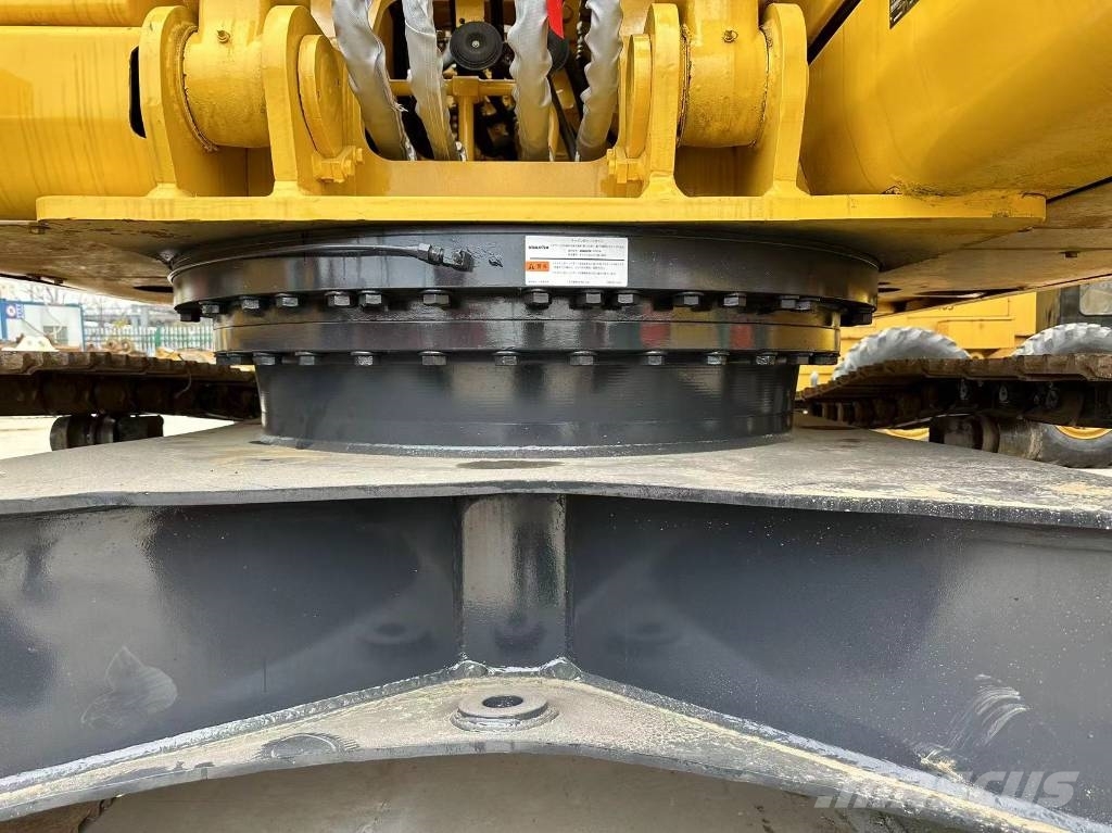 Komatsu PC 220-8 Gravemaskiner på larvebånd