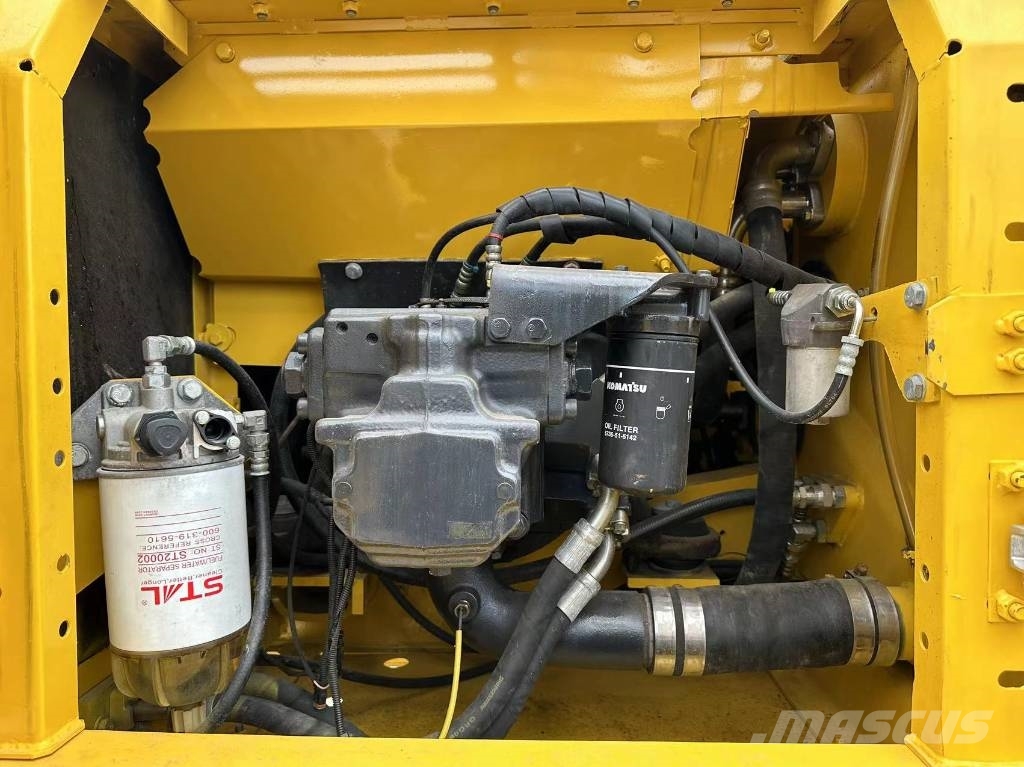 Komatsu PC 220-8 Gravemaskiner på larvebånd