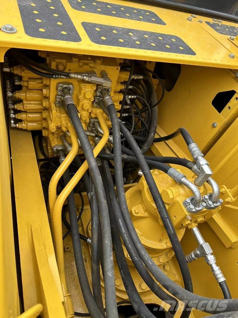 Komatsu PC 220-8 Gravemaskiner på larvebånd