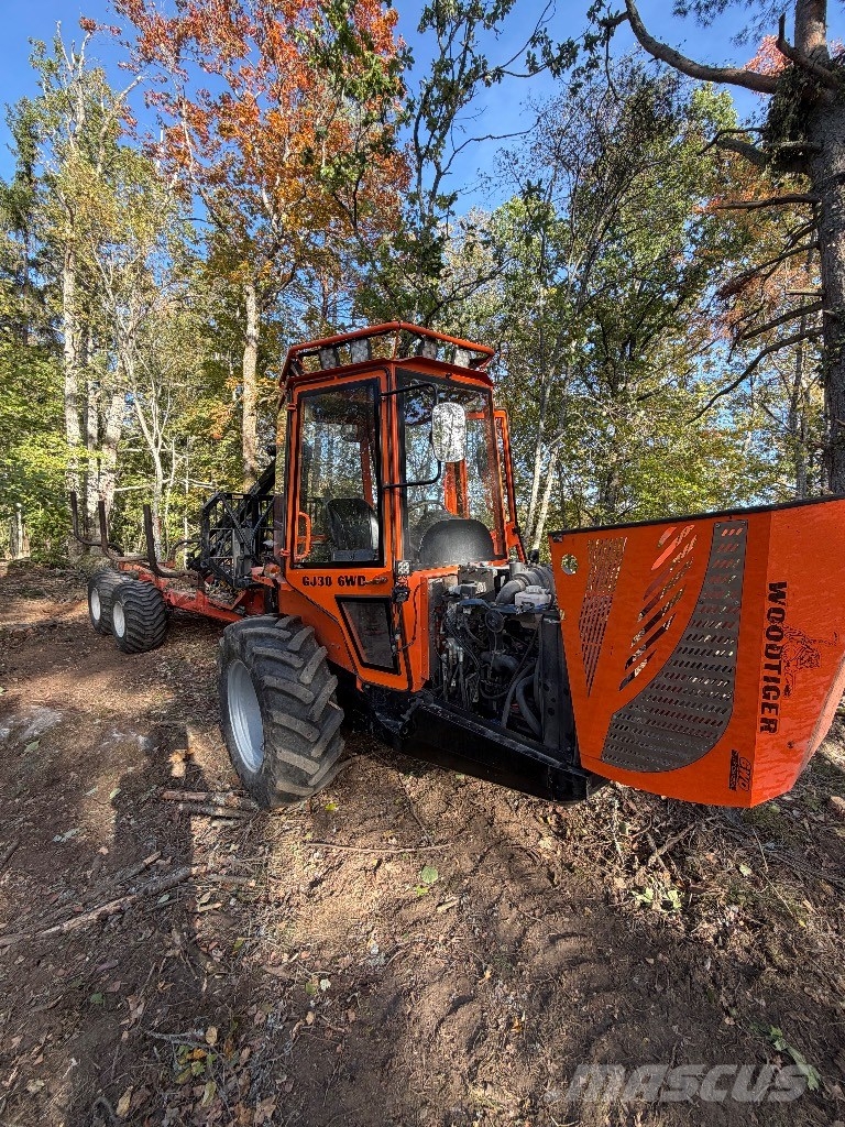 Woodtiger GJ 30 شاحنات