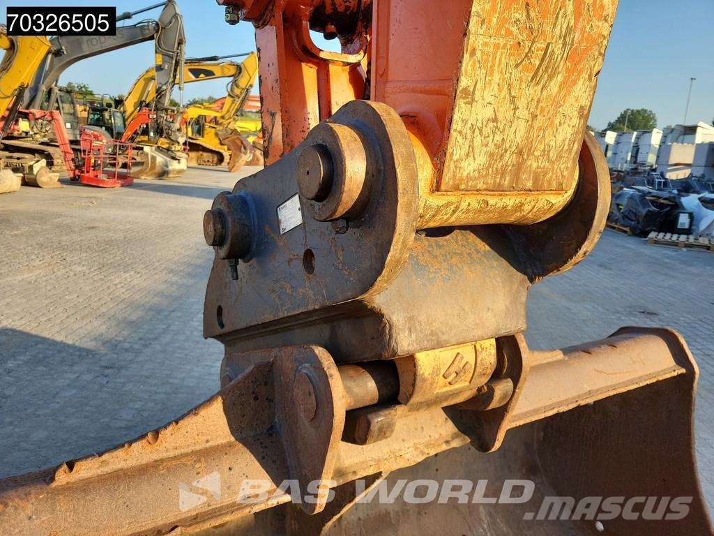 Hitachi ZX250 LC -6 حفارات زحافة