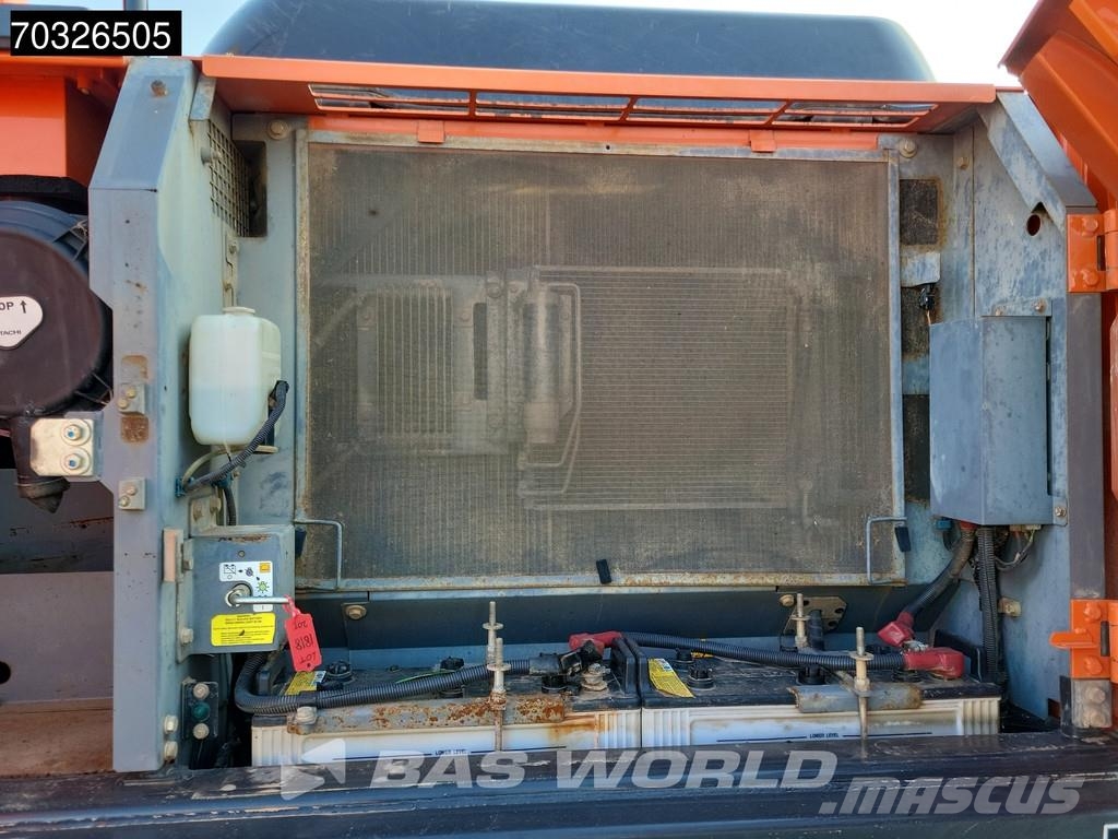 Hitachi ZX250 LC -6 حفارات زحافة