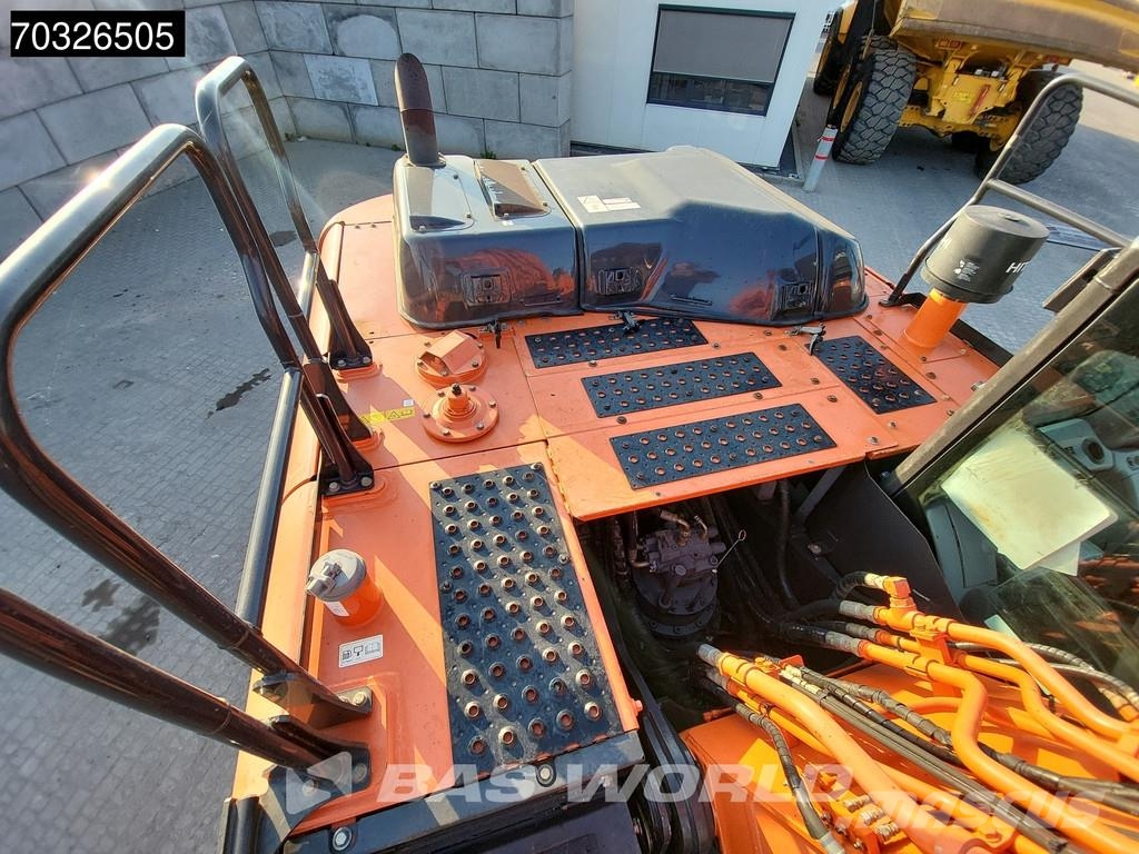 Hitachi ZX250 LC -6 حفارات زحافة