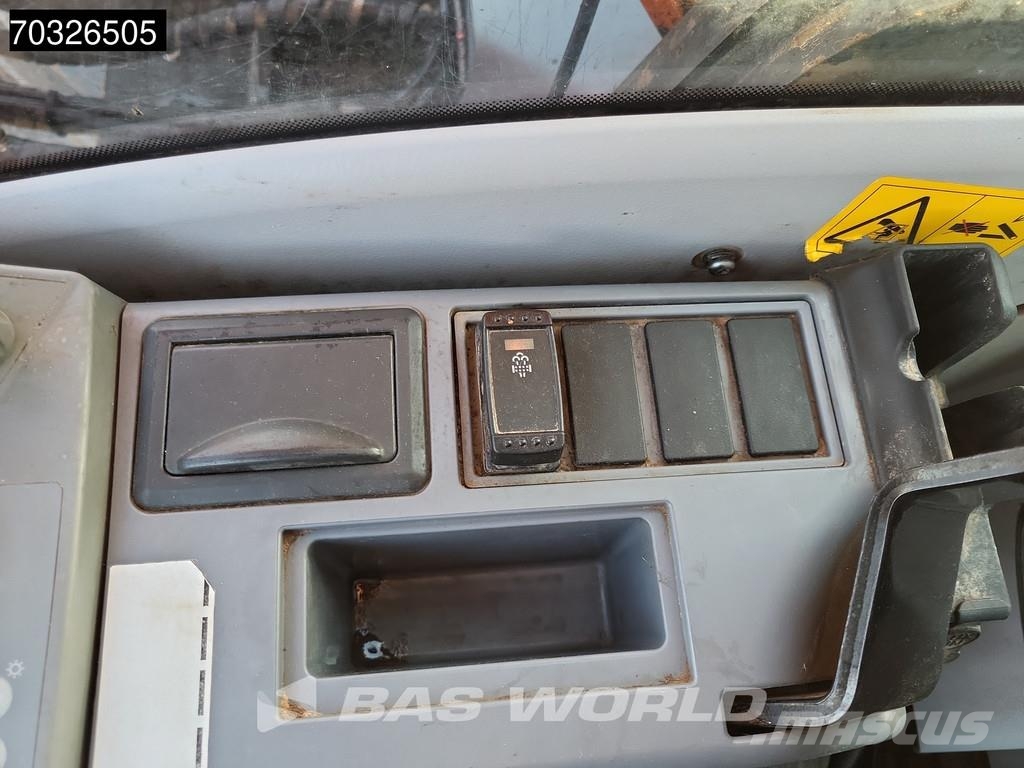 Hitachi ZX250 LC -6 حفارات زحافة