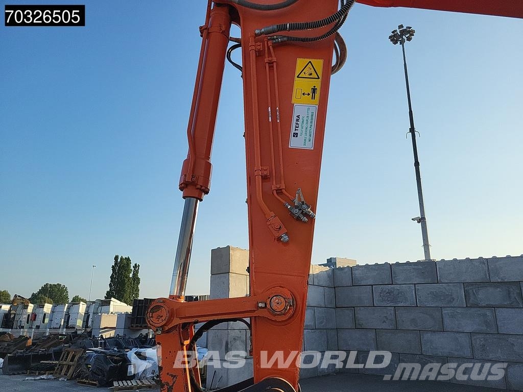 Hitachi ZX250 LC -6 حفارات زحافة