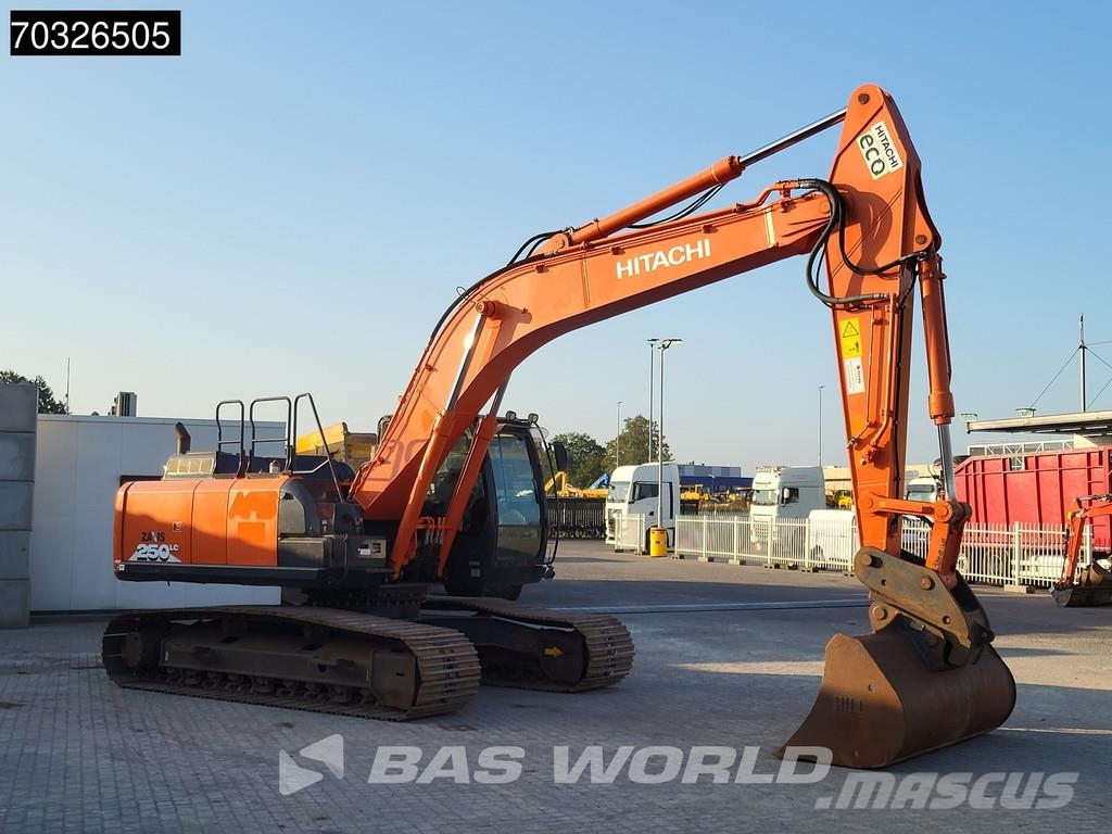 Hitachi ZX250 LC -6 حفارات زحافة