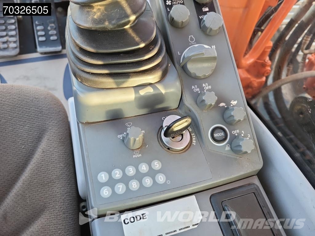Hitachi ZX250 LC -6 Kāpurķēžu ekskavatori