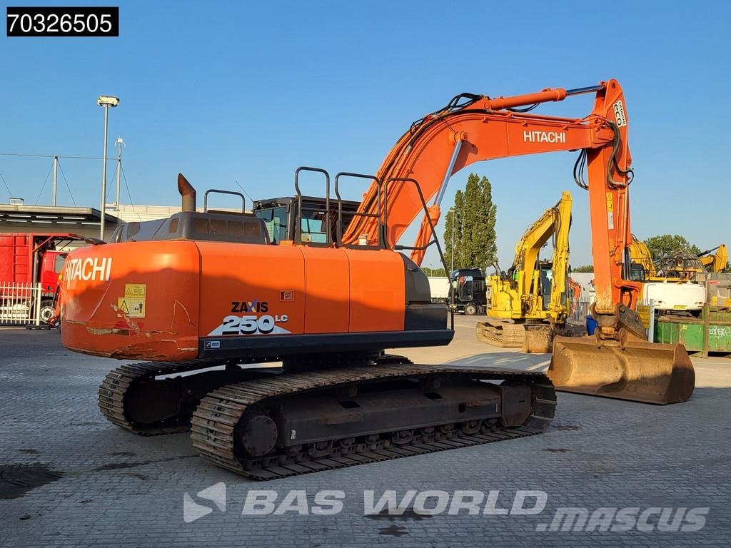 Hitachi ZX250 LC -6 حفارات زحافة
