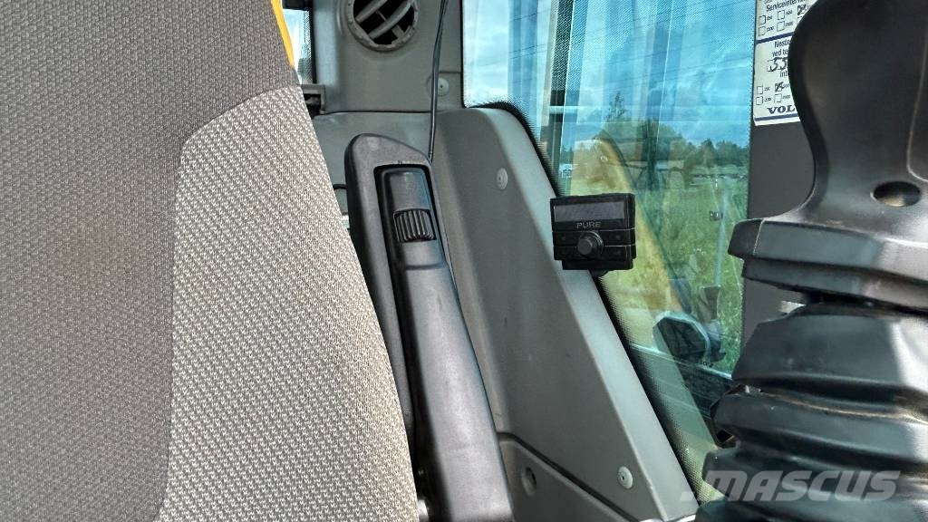 Volvo ECR 235 E L Bageri guseničari