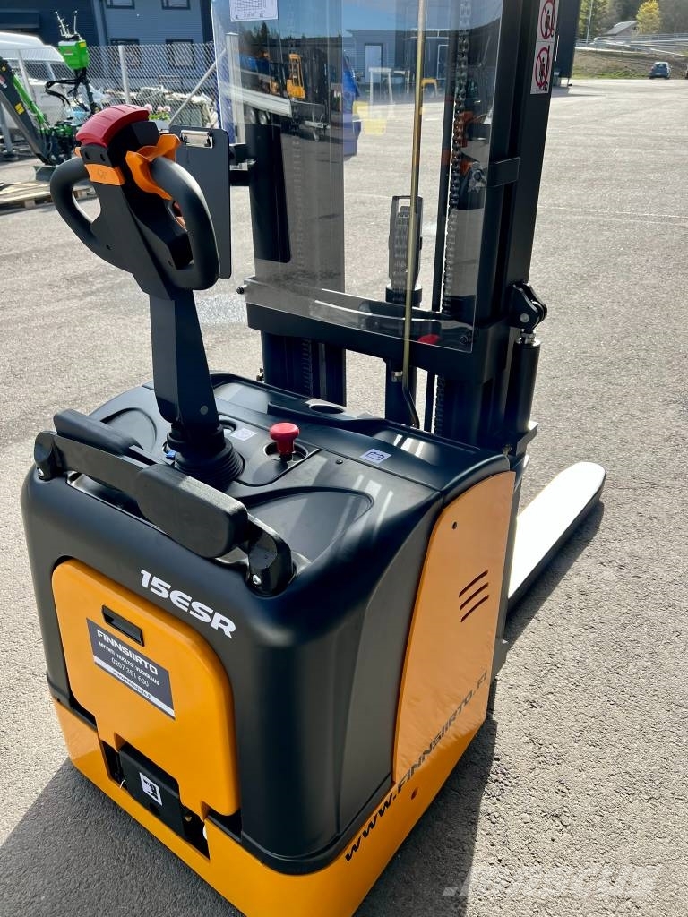 Hyundai 15ESR Stand-in stackers