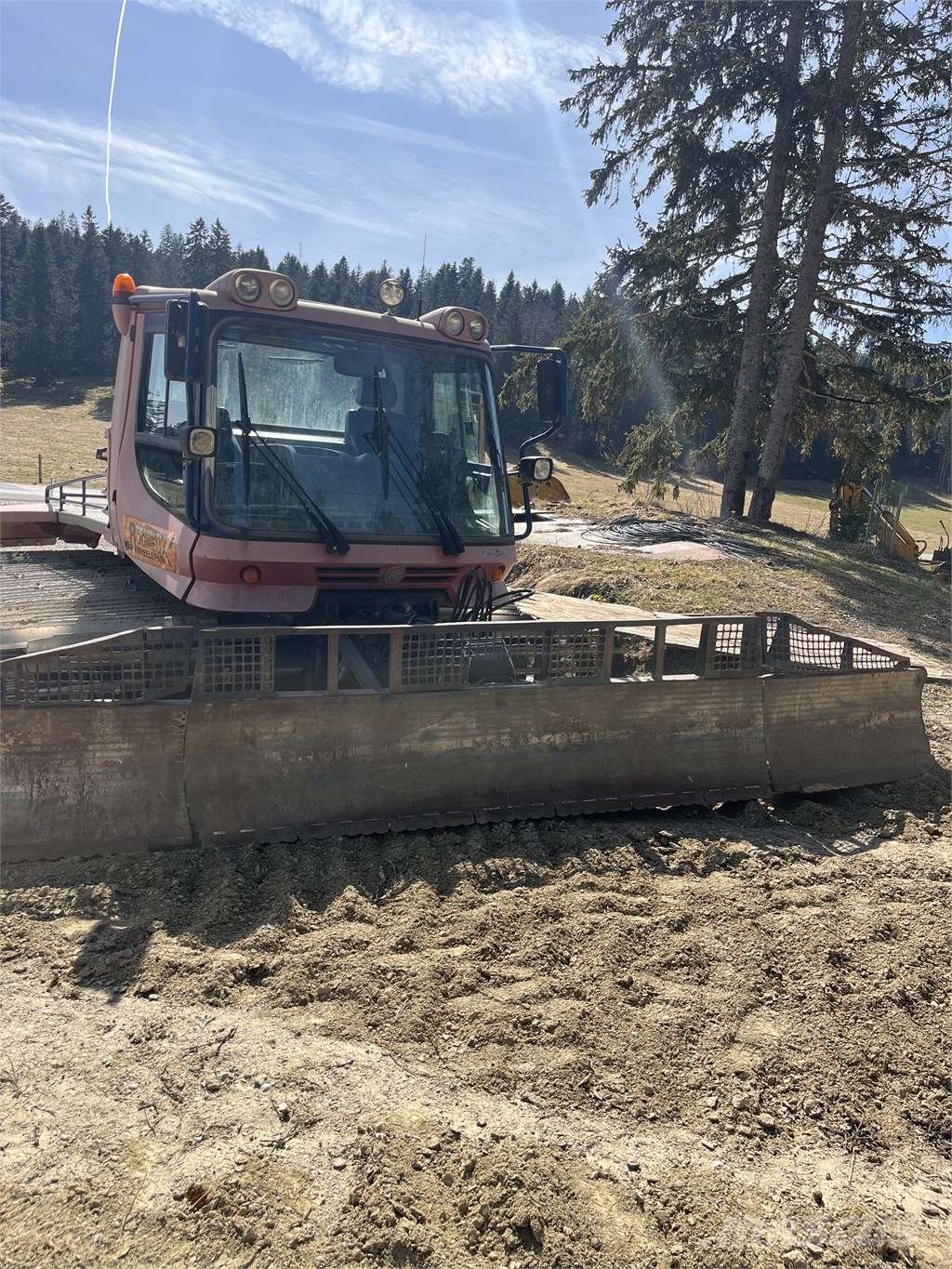Kässbohrer PistenBully 300 Kāpurķēžu buldozeri