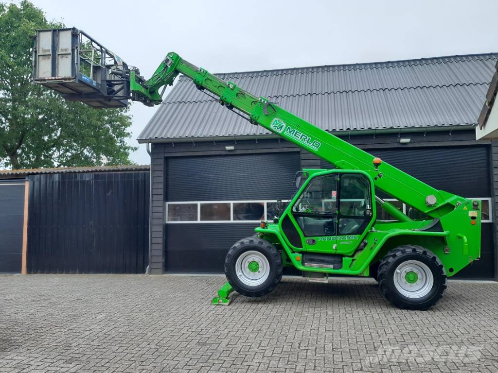 Merlo P 40.17 | with Manbasket and Remote Control Telescopic handlers