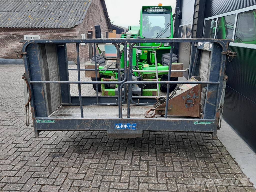 Merlo P 40.17 | with Manbasket and Remote Control Telescopic handlers