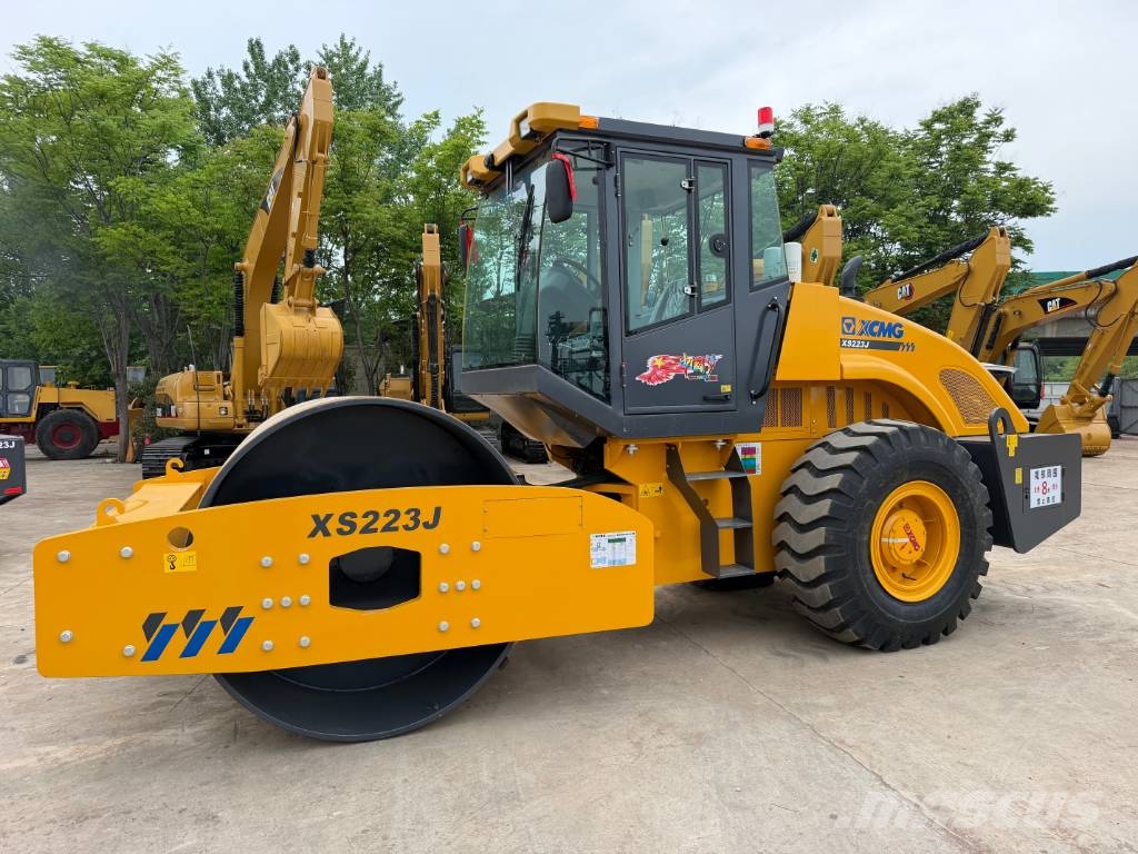 XCMG XS223J Грунтові котки