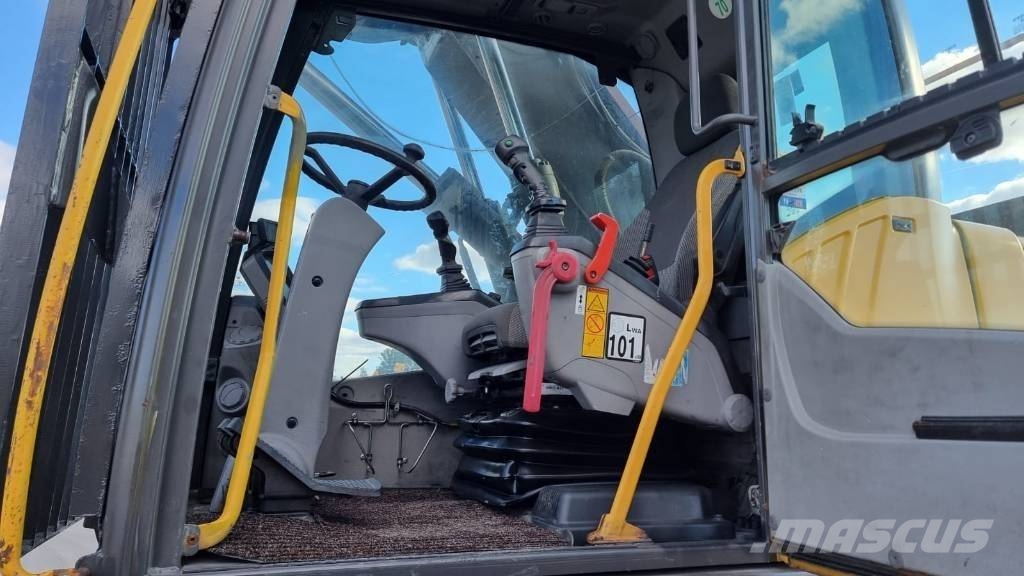 Volvo EW 140 D حفارات بعجل
