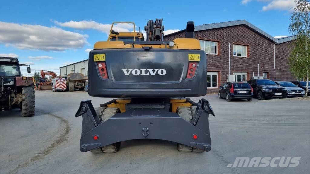 Volvo EW 140 D حفارات بعجل