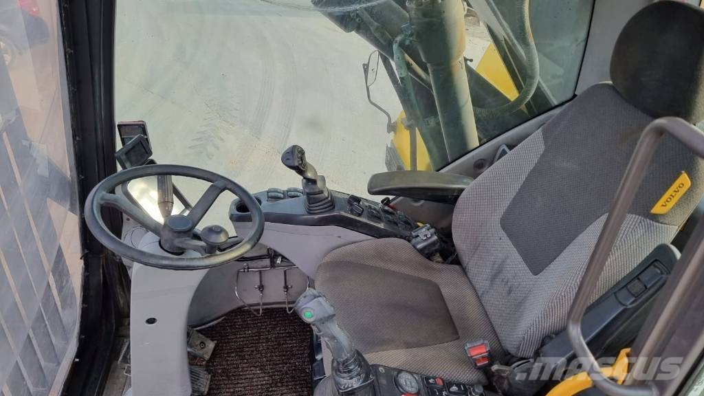 Volvo EW 140 D حفارات بعجل