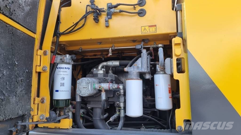 Volvo EW 140 D حفارات بعجل