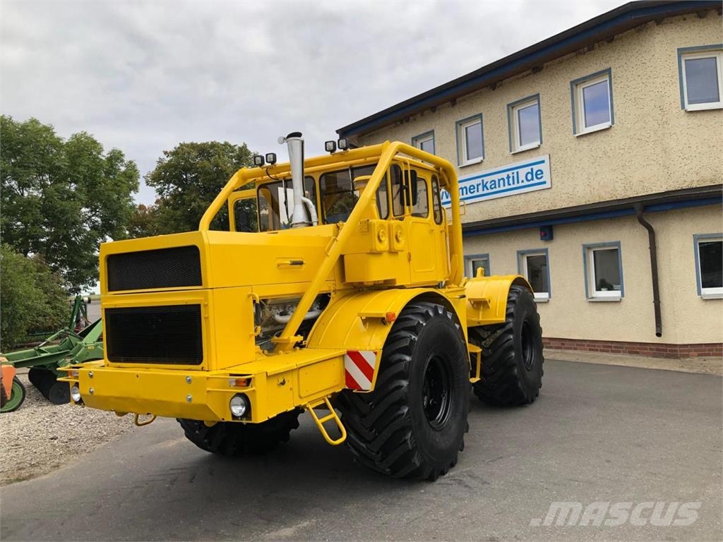 Kirovets K700A V8 Traktorit