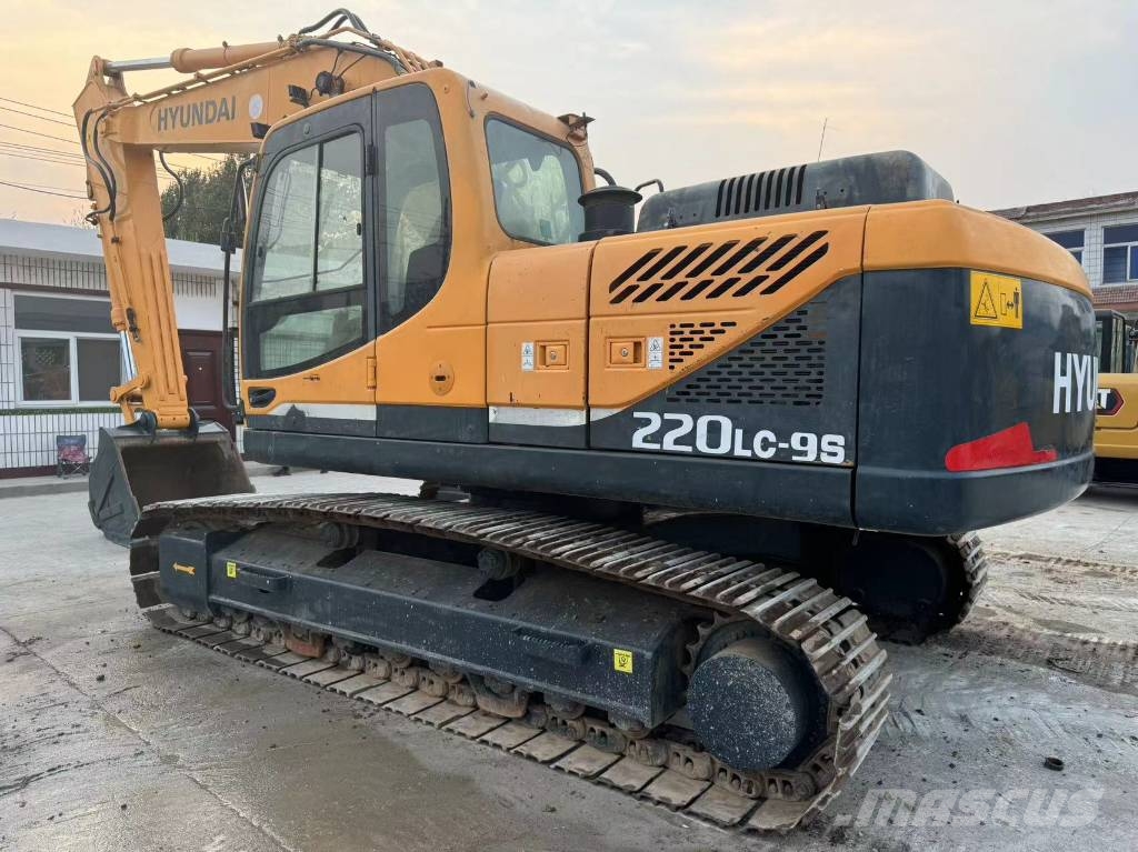 Hyundai Robex 220 LC-9 S Гусеничні екскаватори
