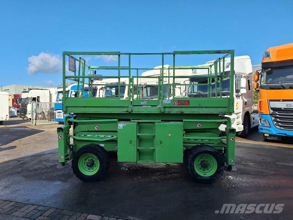 SkyJack SD 8831 Scissor lifts