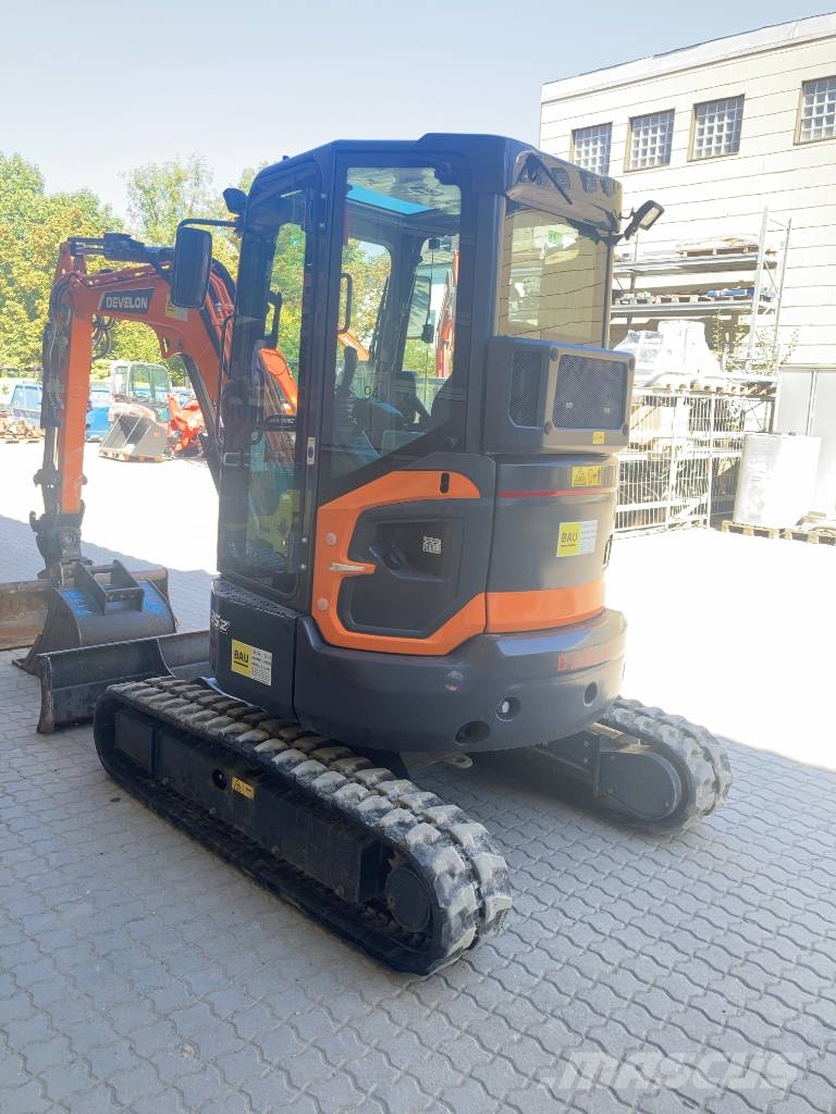Develon Kurzheckbagger DX 35 Z-7 Kāpurķēžu ekskavatori